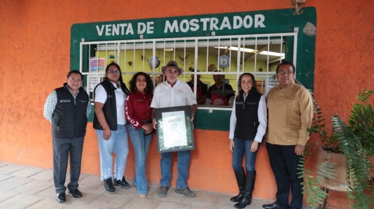 Comisión De Cultura Del Congreso Sesiona En Tehuacán Y Reconocen A Introductor De Ganado Para Elaboración Del Mole De Caderas 