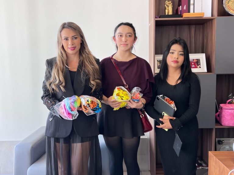 Comparte María de la Barreda alegría con donación de juguetes en fiestas decembrinas