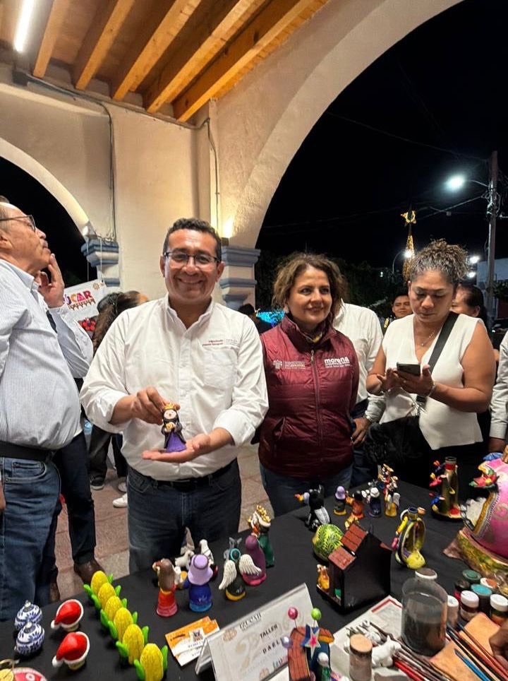 Pavel Gaspar convive con familias en posadas de Acatlán de Osorio e Izúcar de Matamoros