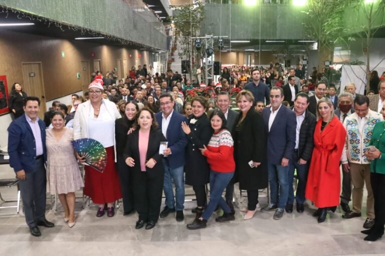 Destacan fraternidad y convivencia en el encendido del árbol navideño del Congreso 
