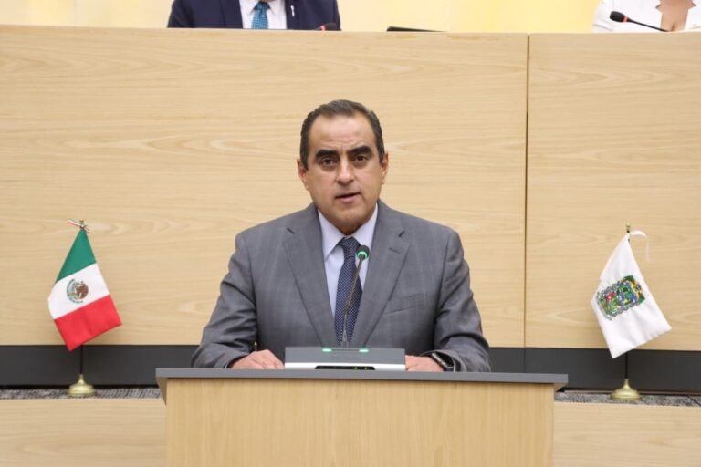 Establecer tarifas máximas por el uso de estacionamientos, propone el diputado Mauricio&nbsp;Céspedes