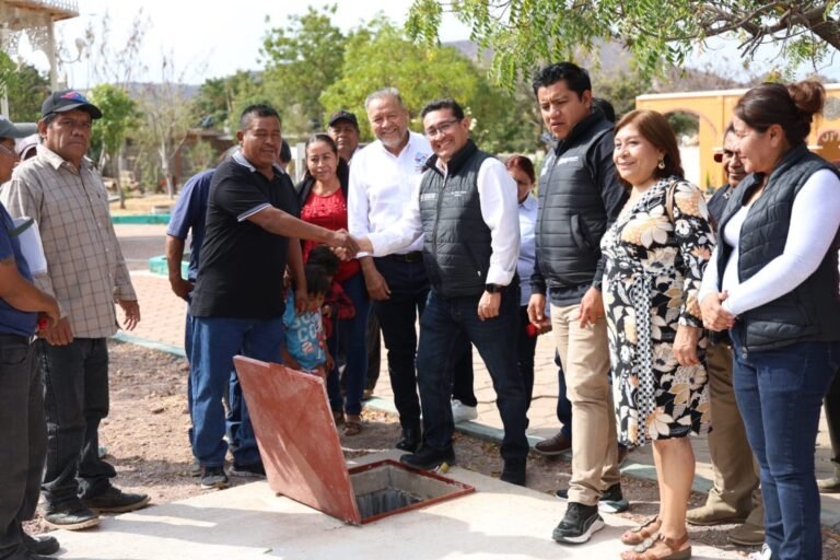 Pavel Gaspar, acudió a San Pedro Yeloixtlahuaca para corroborar avances de obra comunitaria, que impulsa el Gobernador del Estado