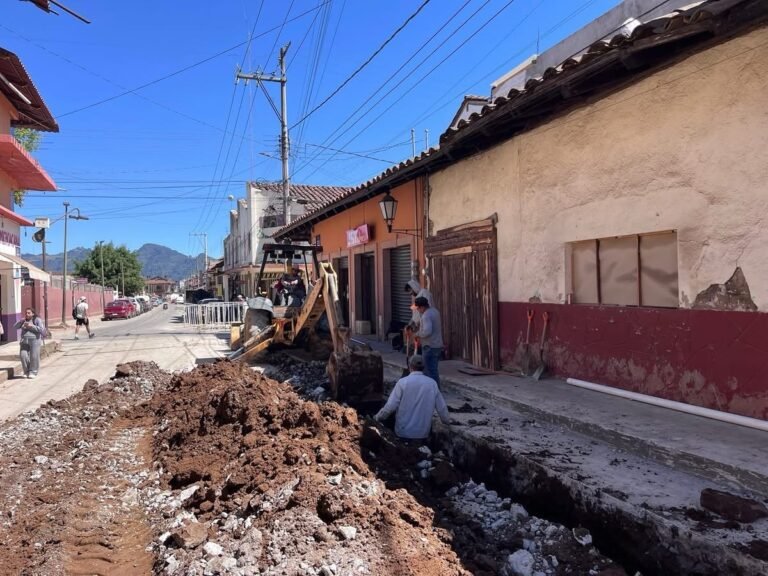 Avanza el Plan Hídrico Zacatlán con la sustitución de tubería