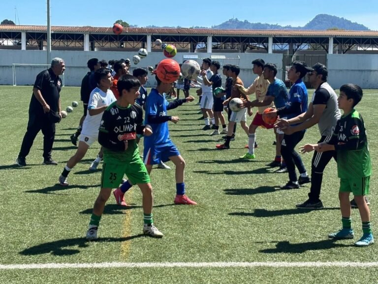 Un total de 26 jóvenes de Zacatlán participan en etapa final de visorias para los Alebrijes de Oaxaca