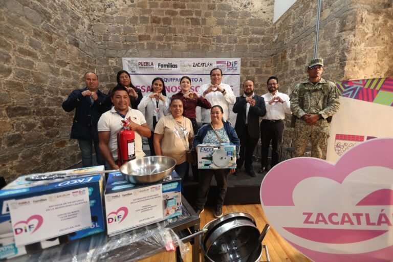 Entregan equipamiento para desayunadores escolares a escuelas de Zacatlán