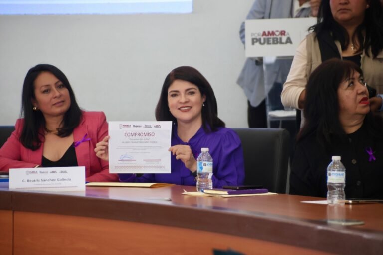Firma Bety Sánchez compromiso para la erradicar la violencia hacia las mujeres