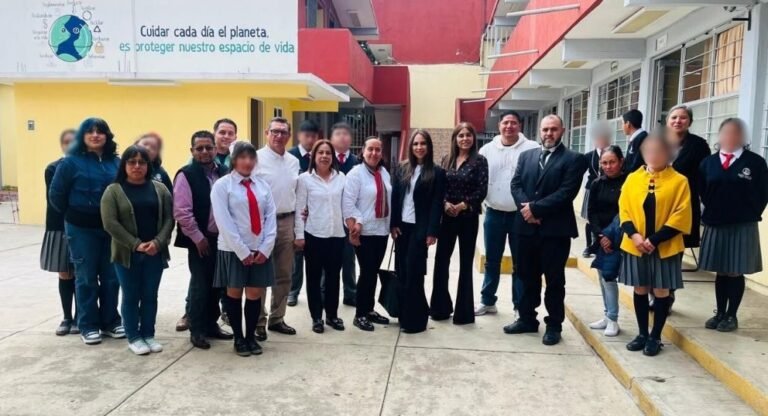 Estudiantes del Bachillerato Vespertino Baudelio Serafín Sosa comprometidos con el medio ambiente; reciben plática del Gobierno de Zacatlán