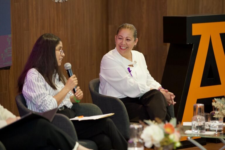 Laura Artemisa llama a romper barreras entre mujeres