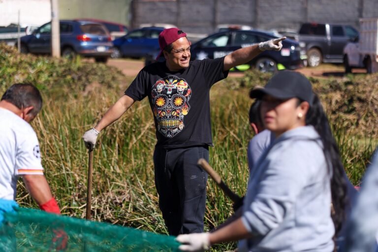 Más de 150 ciudadanos participan en jornada de saneamiento en la laguna de Chignahuapan