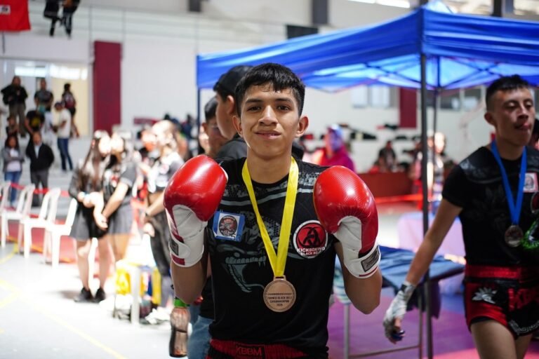 Chignahuapan vibra con gran evento de kickboxing