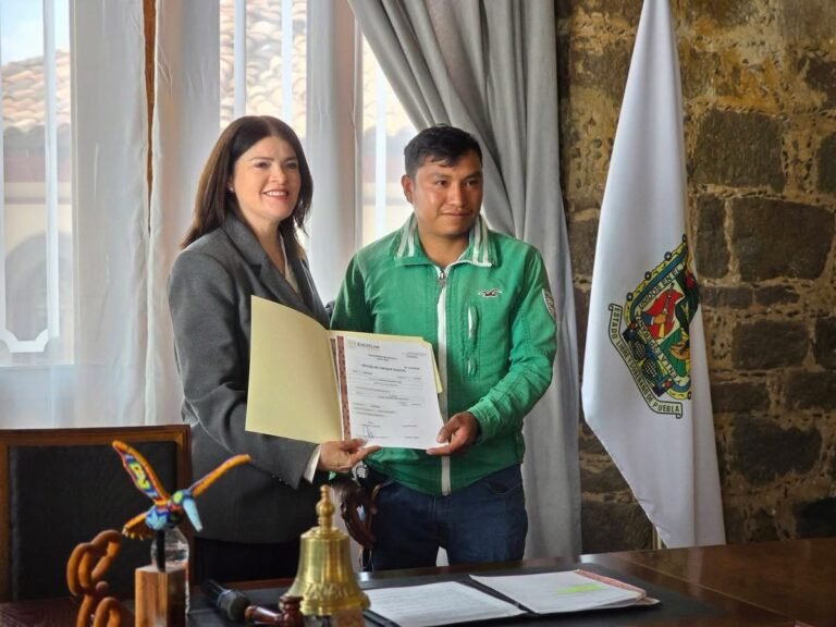 Gobierno de Zacatlán reconoce la trayectoria y jubilación de sus trabajadores con entrega de premios de antigüedad