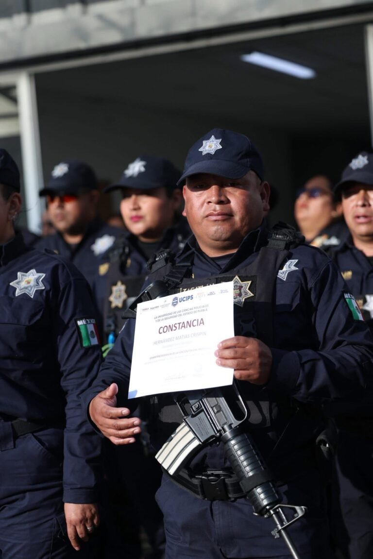 Bety Sánchez entrega constancias de profesionalización policial