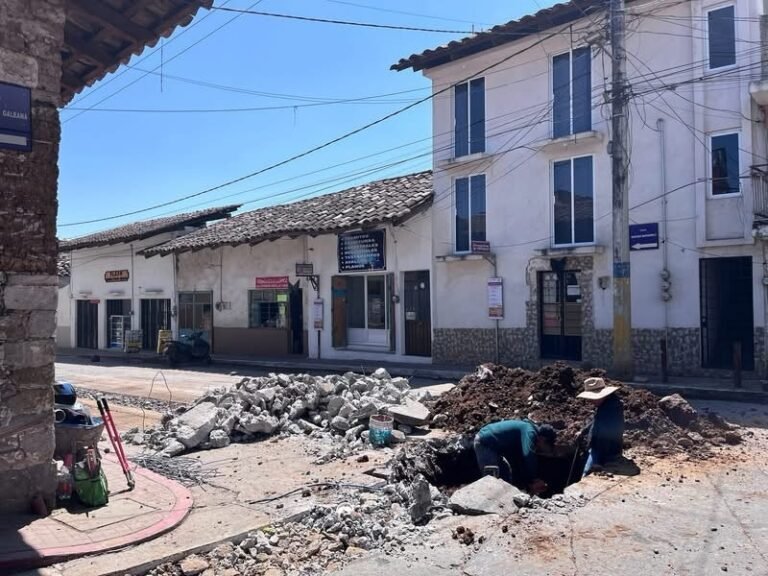 Cierres viales por obras de drenaje y agua potable en Zacatlán