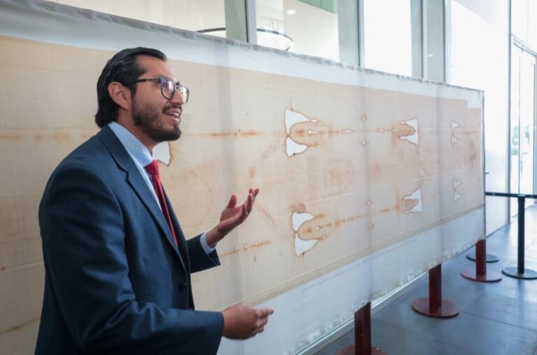 Puebla recibe la réplica de la Sábana Santa