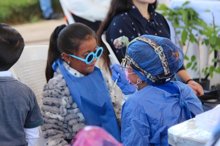 BUAP y Ayuntamiento de Zacatlán realizan Jornada Interdisciplinaria y de Salud Bucal en Las Lajas