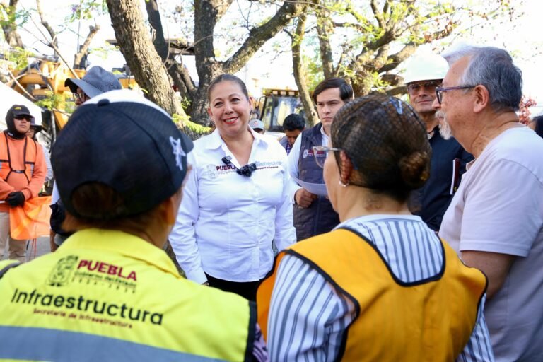 Supervisa Laura Artemisa pavimentación en Puebla capital implementada por Gobierno Estatal
