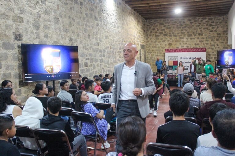“Chelis” da plática a niñas, niños y adolescentes de Zacatlán: “el deporte cambia vidas”