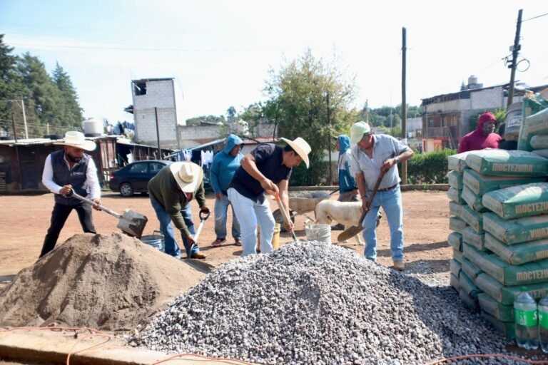 Tequio en la colonia Manuel Espinosa Iglesias; municipio rehabilita Casa de Salud