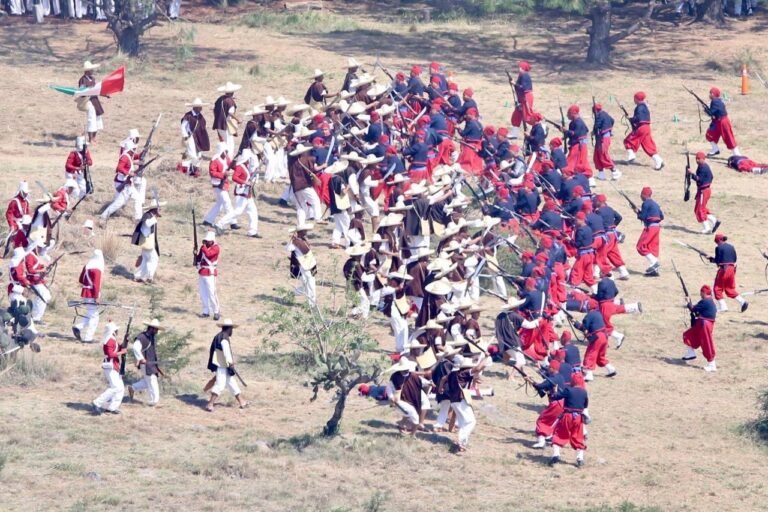 Realizan en Puebla escenificación de la batalla del #5DeMayo