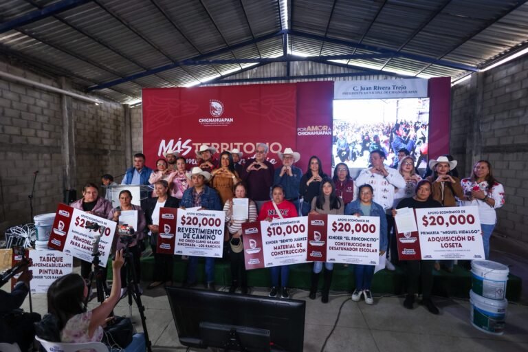 Juan Rivera Trejo entrega apoyos en comunidades de Chignahuapan en el marco del inicio de su segundo año de gestión