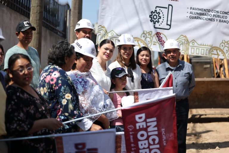 Bety Sánchez y vecinos de Eloxochitlán dan banderazo para pavimentación de calle