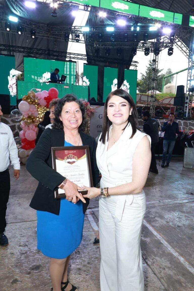 Maestras y maestros de Zacatlán son reconocidos por su Mérito Académico