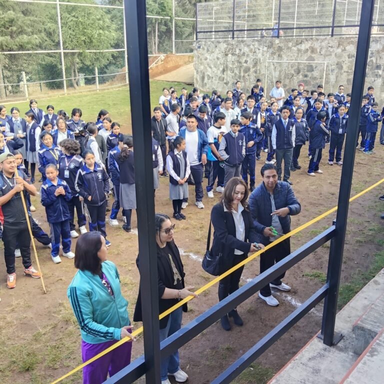 Secundaria Anexa inaugura techado de gradas en su cancha