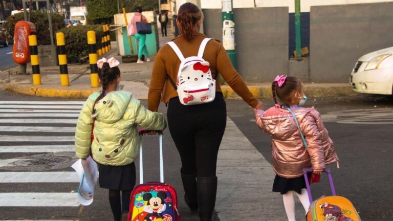 SEP ajusta calendario escolar por ola de calor y Mundial 2026