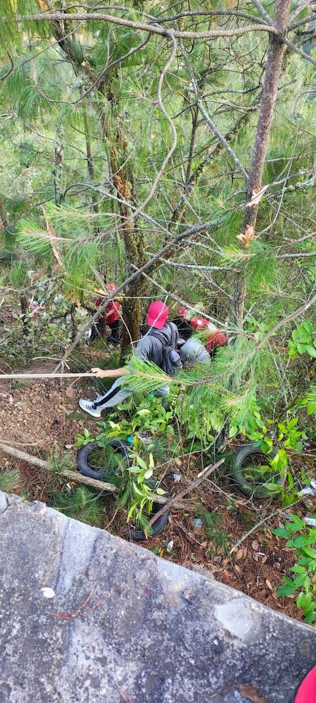Se registra accidente vehicular en el camino a San Miguel Tenango