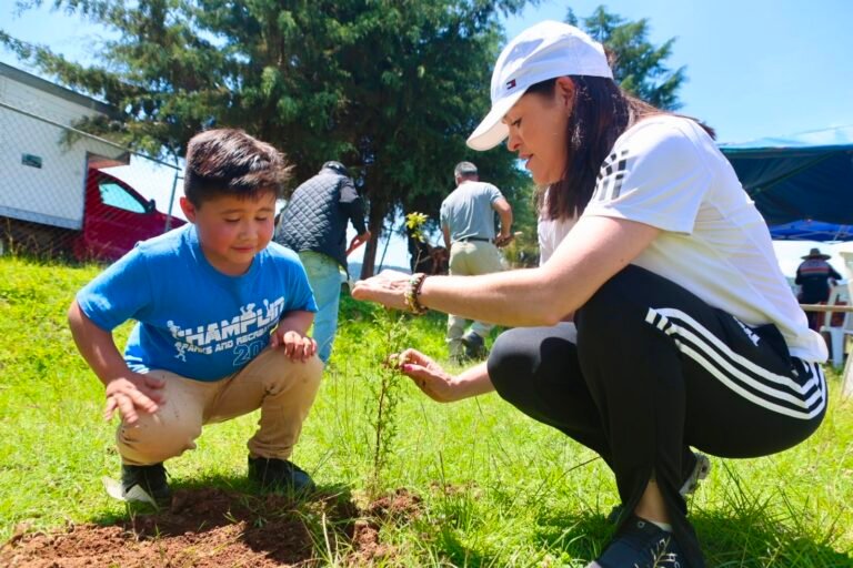 Agenda Zacatlán sustentable: reforestan la Unidas Deportiva de Tlatempa