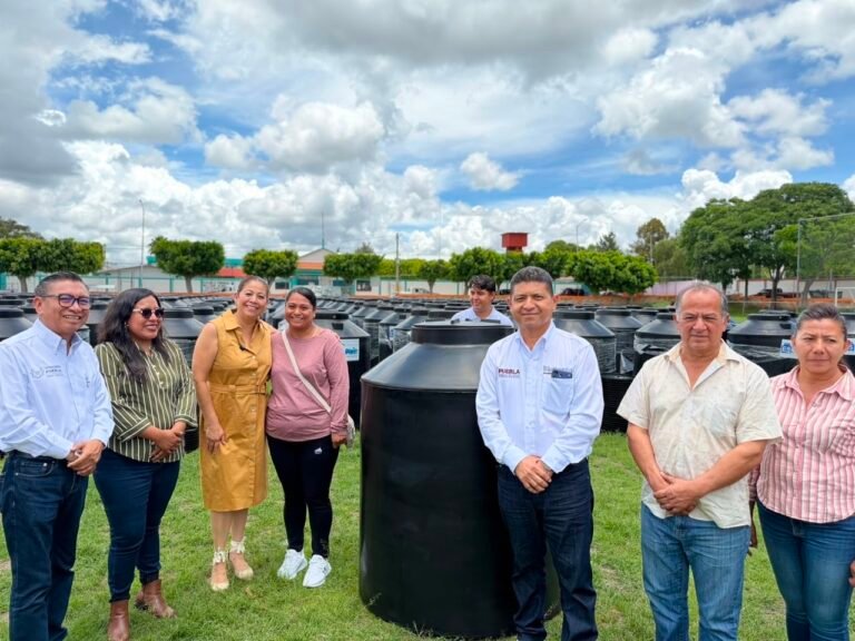 Abasto de agua, acto de justicia social, enfatiza Laura Artemisa en entrega de tinacos