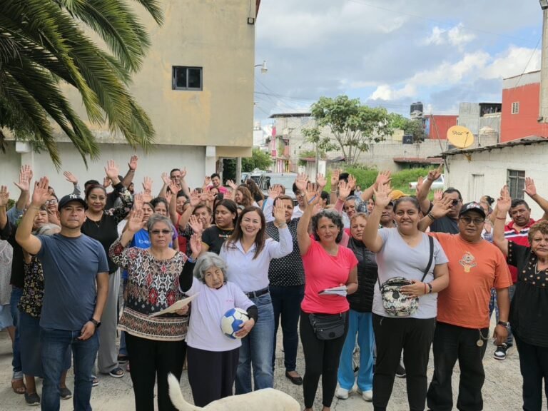 Oliva Lecona Santos encabeza asamblea de obra comunitaria en Huauchinango