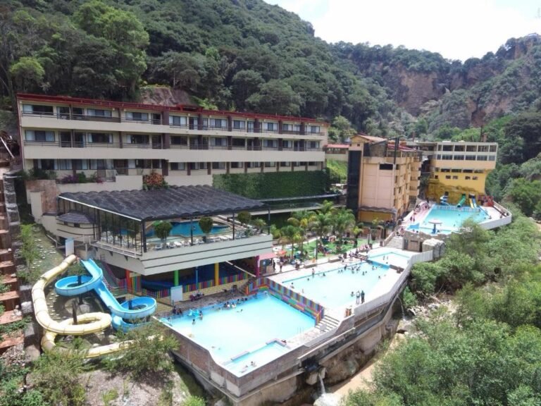 Dos abuelitos resultan lesionados tras desplome del elevador en el hotel de Baños de Termales de Chignahuapan
