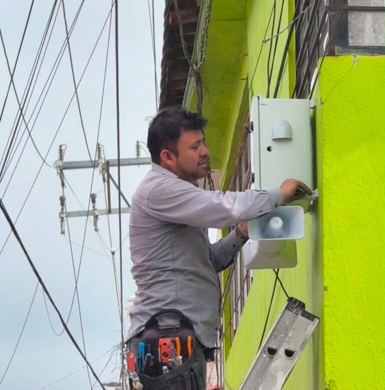 Gobierno de Puebla y Ayuntamiento de Zacatlán, instalan alarmas vecinales