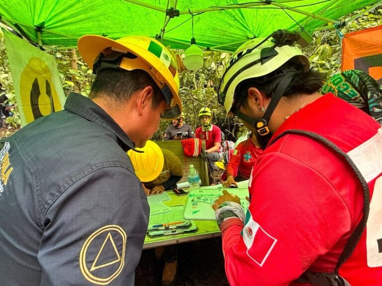 Tras cuatro días de labores, gobierno estatal localiza tres cuerpos extraviados en Cuetzalan