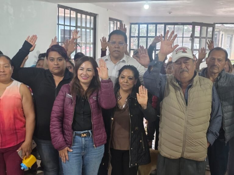Oliva Lecona Santos impulsa organización comunitaria en Huauchinango
