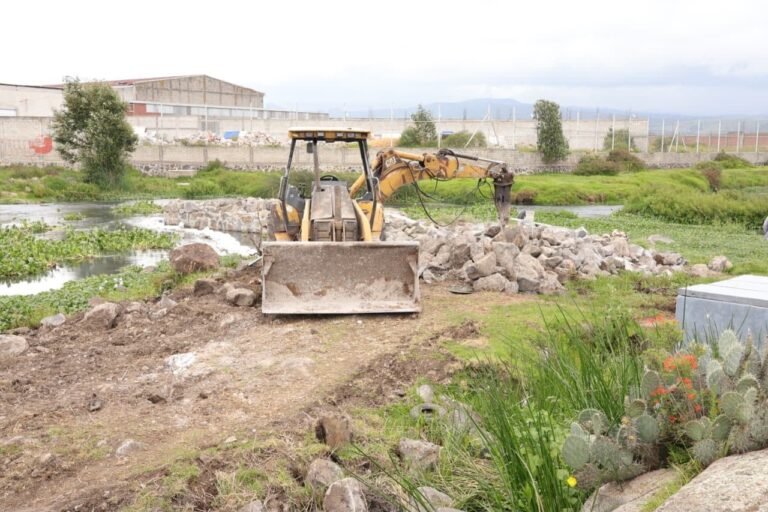 Avanza construcción del puente vehicular en la Laguna de Chignahuapan; beneficiará a comunidades de Ixtlahuaca y Teoconchila
