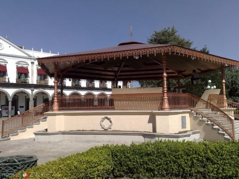 Anuncian retiro temporal de estructura del kiosco en el Zócalo de Zacatlán
