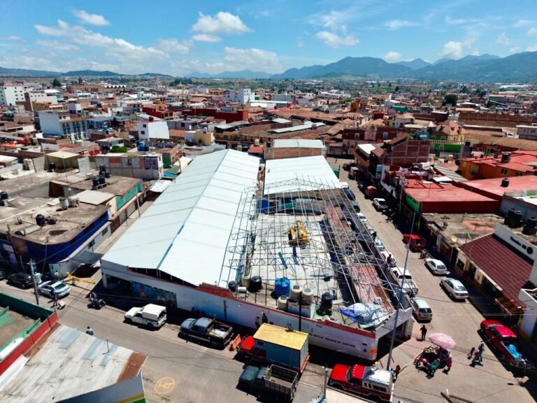 Avanza segunda etapa del techado del mercado Guadalupe en Chignahuapan