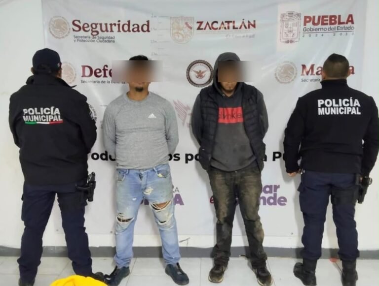 Detienen a dos hombres por robo a comercio en Zacatlán