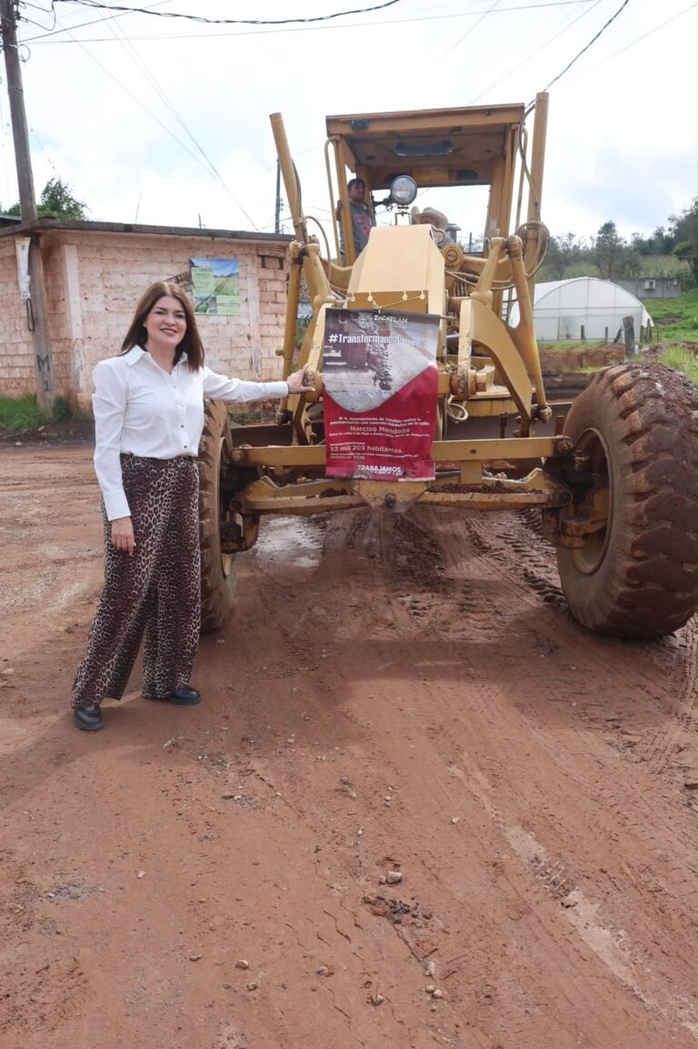 Bety Sánchez supervisa pavimentación de la calle Narciso Mendoza en Ayehualulco