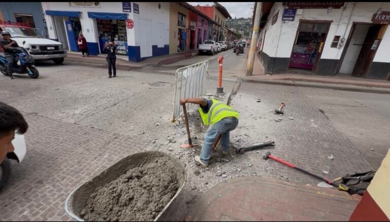 Ayuntamiento de Zacatlán implementa programa de bacheo