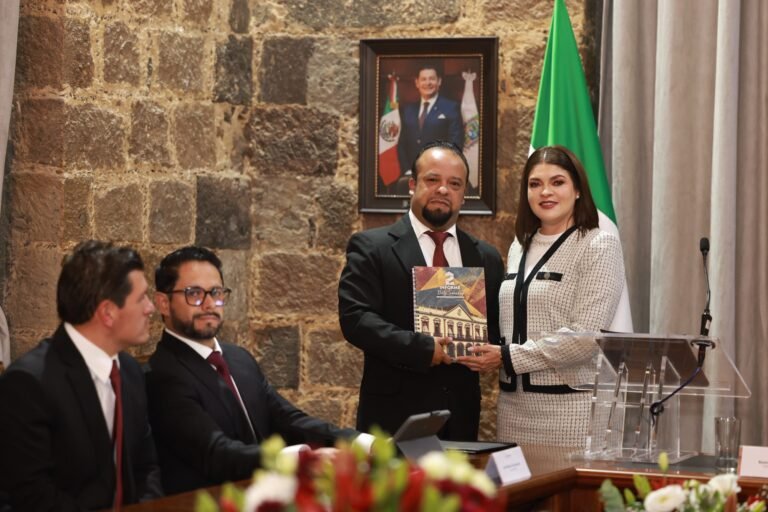 En sesión solemne de Cabildo, Bety Sánchez entrega Segundo Informe de Gobierno