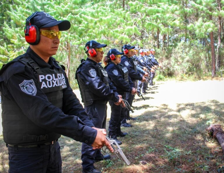 Elementos de la Policía Auxiliar de Zacatlán y Huauchinango refuerzan capacidades en práctica de tiro policial