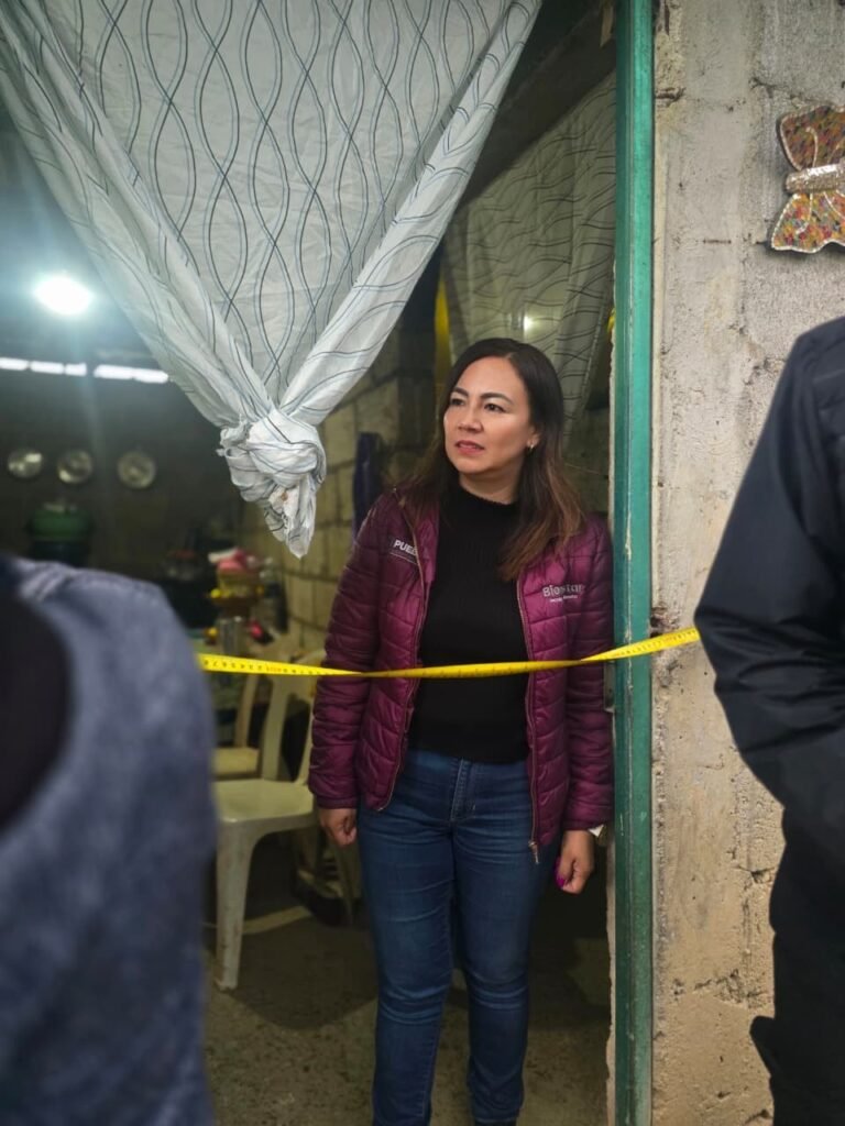 Oliva Lecona Santos supervisa avances del programa Techo Firme en Nopala, Huauchinango