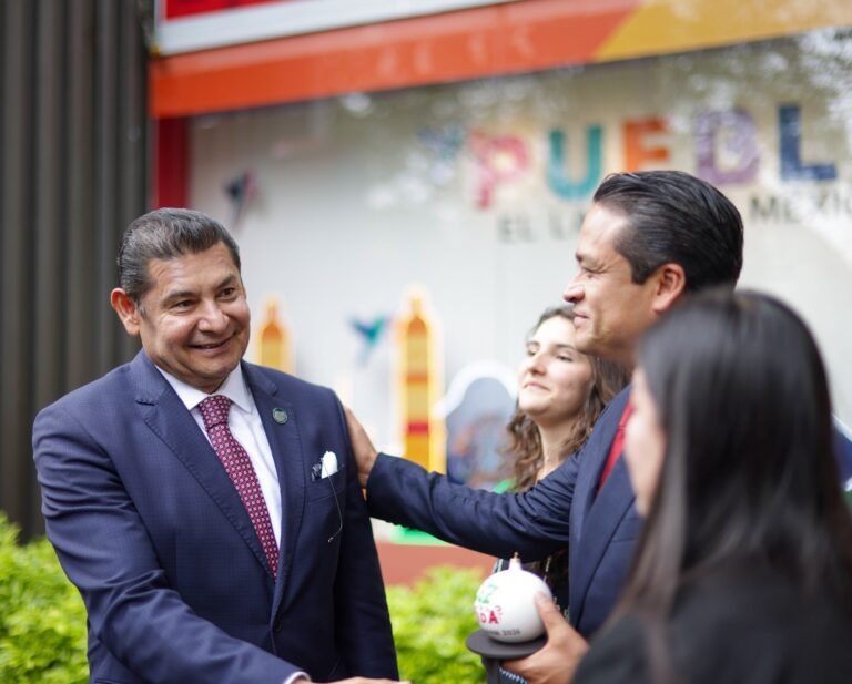 Juan Rivera participa en la inauguración del pabellón de Puebla en Punto México