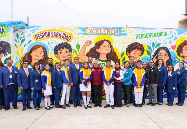 Develan primer mural de la estrategia “Pinta tu Escuela con Valores” en el Centro Escolar de Chignahuapan